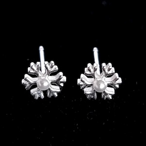 Snowflake Silver Stud Earrings, Silver and Pearl Snowflake Earrings, Tiny Snowflake Studs, Winter Ear Studs, Christmas Earrings