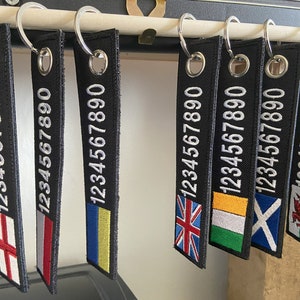 Personalisierte Schlüsselanhänger Benutzerdefinierte taktische Name Biker Keys Nummernschild Tag Tasche NEUE Flaggen International