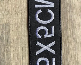 Patch Ricamati Personalizzati Grigio Metallizzato Con Gancio, Varie Misure, Made In UK