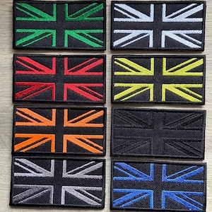 Puede incluir: Diez parches bordados con la bandera de la Union Jack en varios colores, incluyendo verde, blanco, rojo, amarillo, naranja, negro, gris y azul.