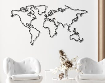 Pode incluir: Uma peça de arte de parede em metal preto apresentando o contorno contínuo de um mapa-múndi. O design exibe os continentes em um estilo de arame minimalista, montado em uma parede lisa. O texto SKY WALL ART é visível no canto superior esquerdo.