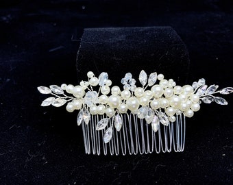 Minimalist pearl wedding hair comb, Crystals bridal hair piece, hair accessories jewelry for bride hair clip