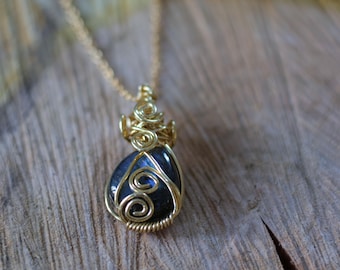 Gold Labradorite Pendant | "Speculum Draconis" | 925 Gold-Plated Chain | Ornamental Jewelry | Dark Academia | Gothic | Elven Jewelry | Handmade