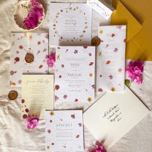 Suite florale d'invitation de mariage | Cartes de vœux en papier de graines de fleurs pressées bougainvilliers | Faire-part de mariage respectueux de l'environnement | RSVP avec code QR