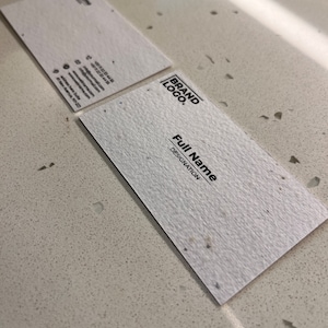 Personalisierte Visitenkarten aus Samenpapier - umweltfreundlich und individuell anpassbar | Bearbeitbare Visitenkarten mit Ihrem Logo