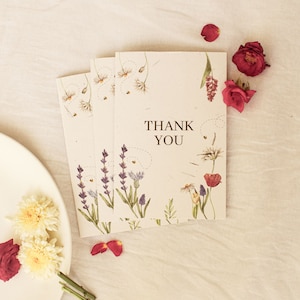 Carte de remerciement florale faite main avec du papier de graines de fleurs sauvages