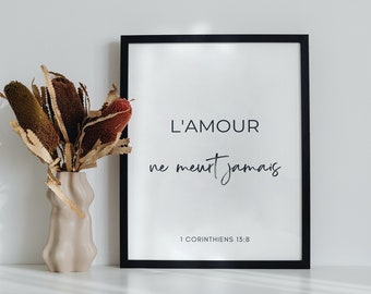 Poster to frame Bible verse in French I Wall canvas Love never dies I Christian interior decoration I quote from the Bible