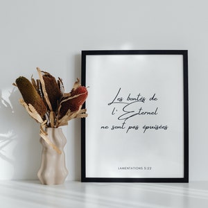 Versículo bíblico en Lamentaciones francesas 3:22, póster con cita de la Biblia para una decoración interior de pared cristiana minimalista