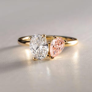 Anillo Toi et Moi de 3,00 ct con diamantes rosa pera y ovalados, oro amarillo de 18 quilates, anillo de compromiso con diamantes de laboratorio, engaste de perfil bajo, anillo fino y delicado.