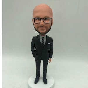 cusotom bobbleheads based on photo ，gift ideas for men，cake topper，gift for husband，personalized for men，custom man bobbleheads