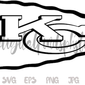 Puede incluir: Silueta en blanco y negro de una punta de flecha estilizada con las letras "KC" en su interior. Hay tres estrellas negras a cada lado de la punta de flecha.