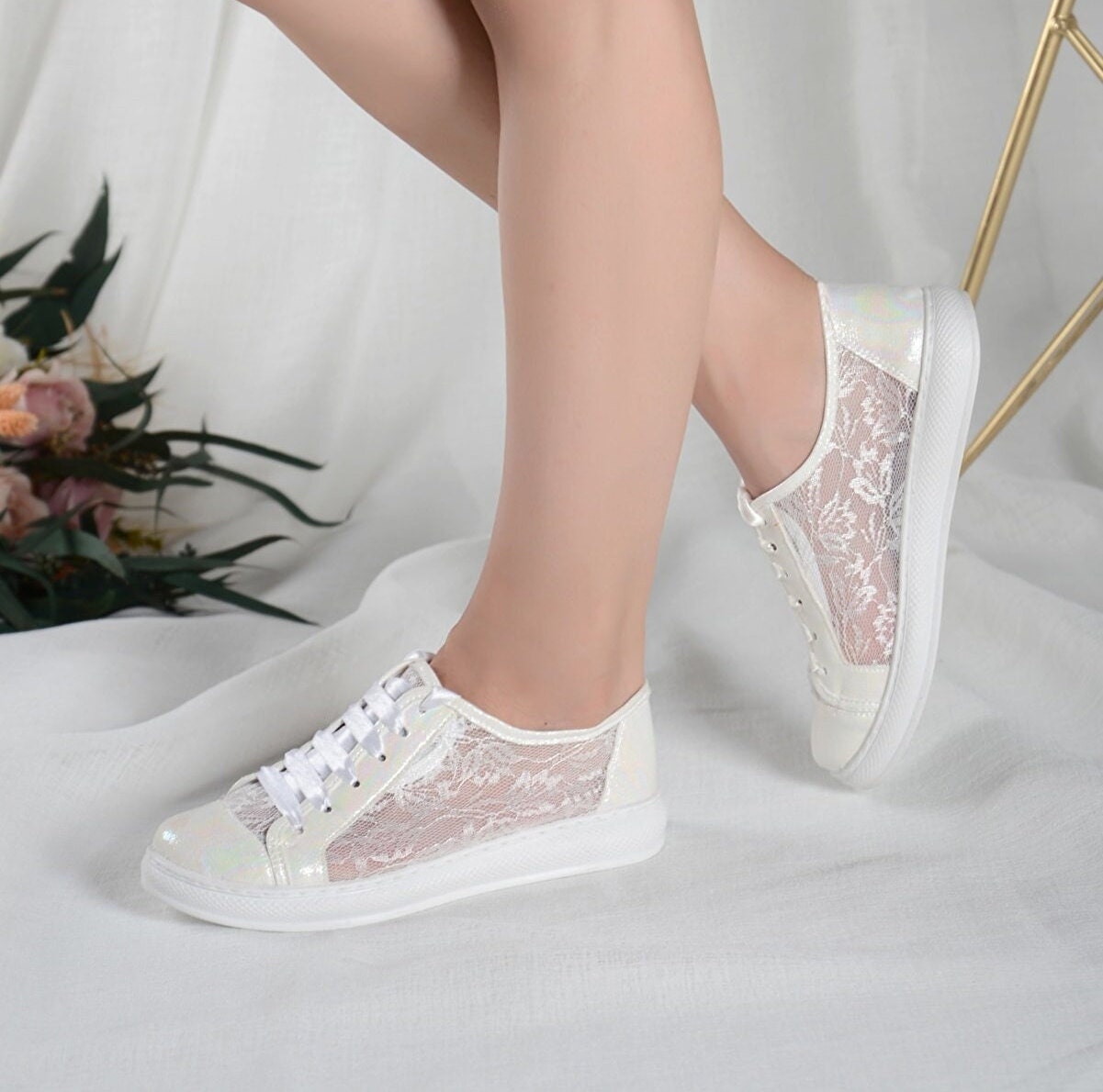 Yanzhenglip Women's White Tennis Shoes Lace up White