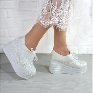 Brautschuh,Hochzeit Schuh,Spitze Sneaker,weiße Spitze Brautschuh,Hochzeit Sneaker,Keil,Hochzeit Plateau Schuh,Braut Geschenk,Braut Perle Spitze Wedge