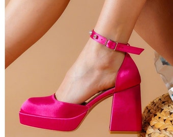Vintage PINK SATIN Heels size 10 Womens pumps. Shoes