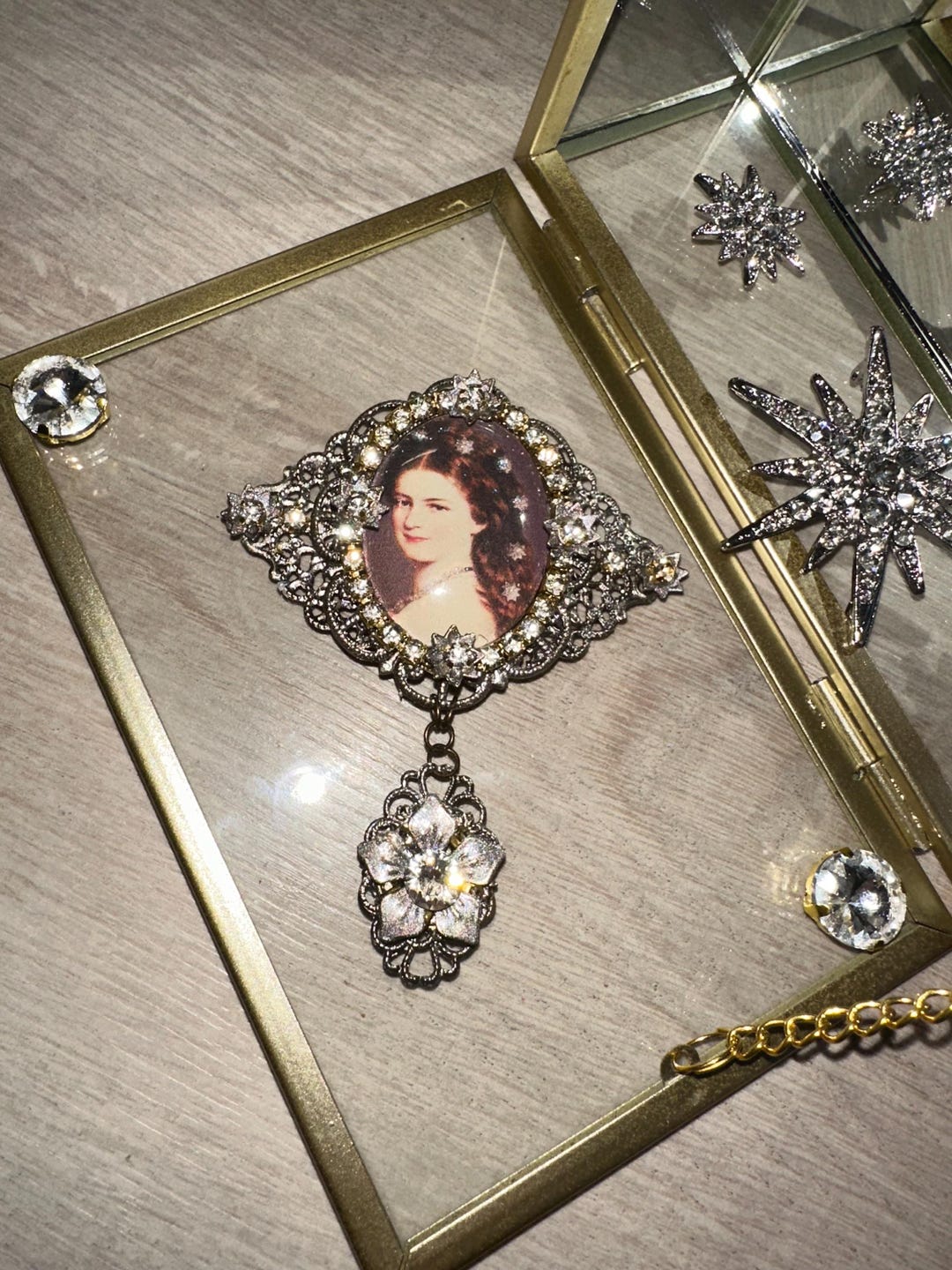 opulent-hair-clip-keychain-brooch-handmade-sisi-the-empress-royal-hair