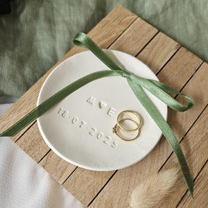 Ringschale Hochzeit mit kleinem Herz / personalisierbar mit Initialen & Datum / personalisiertes Hochzeitsgeschenk / Ringkissen Alternative