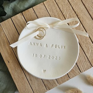 Ringschale Hochzeit mit kleinem Herz / personalisierbar mit Namen und Datum / personalisiertes Hochzeitsgeschenk / Ringkissen Alternative