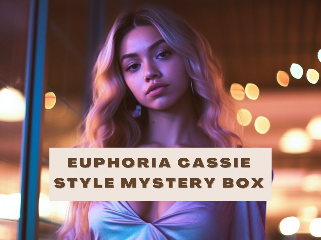 Cassie Howard in Euphoria fashion book : r/euphoria
