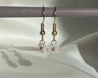 White and gold beaded earrings / Daisy ear hooks / daisy beaded earrings white & gold