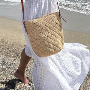 Sac bandoulière, sac d' été, sac plage, panier paille, panier raphia, sac raphia, sac crochet, bandoulière crochet, sac à main femme, panier