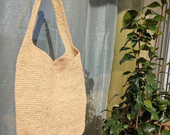 Natural raffia summer travel bag, boho women's bag, casual beach bag, handmade straw basket, ideal gift, minimalist crochet bag