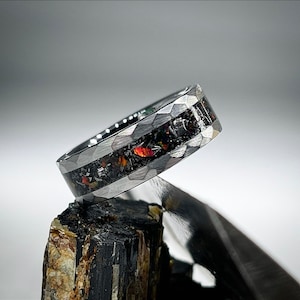 Japanischer Samurai-Schwertfragmentring, Gehämmerter Wolframring für Herren, Ehering, Samurai-Ring, Schwertschmuck, Bushido, authentisch zertifiziert