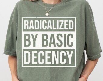Chemise basique Radicalized By Decency : T-shirt féministe de protestation politique