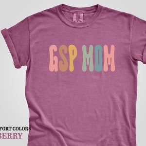 a t - shirt with the word's mom in multicolored letters