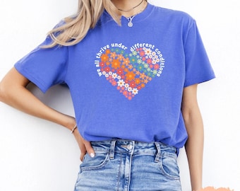 T-shirt d'inclusion de la neurodiversité : t-shirt floral pour l'acceptation de l'autisme cardiaque