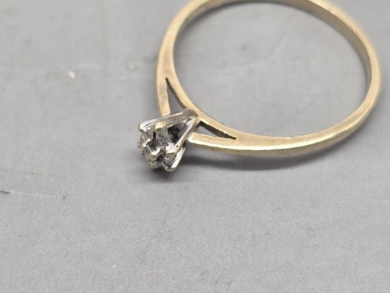 Estate 10 Karat Solid Gold .1ct Natural Diamond Illusion Setting Ring Size 6