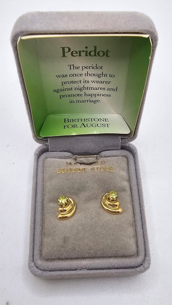 14 Karat Solid Yellow Gold Genuine Peridot Studs P