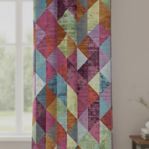 カラフルな幾何学模様のカーテン、モダンな三角形の模様のドレープ、抽象的なパッチワークの窓用カーテン、現代的な室内装飾