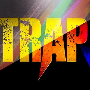 Op de afbeelding: Een kleurrijk grafisch ontwerp met het woord "TRAP" in grote, vetgedrukte letters. De letters zijn geel en oranje met een zwarte bliksem erachter. De tekst "LOOPS" staat in een paarse doos met witte pijlen op een blauwe achtergrond.