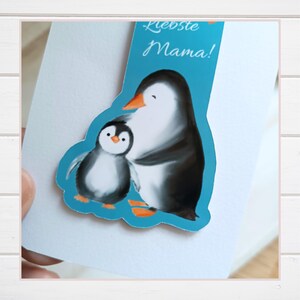 Magnetisches Lesezeichen „Pinguin Piet & Mama“
Diese Bookmarks mit Piet Pinguin und seiner Mama sind  ganz besondere Lesezeichen, die eine leise Botschaft zwischen deine Seiten tragen.

Das Lesezeichen - magnetisch, wurde mit eigener Illustration gestaltet und in liebevoller Herstellung gefertigt. Als besonderes Magnet Lesezeichen hält es deine Seiten sicher zusammen, als Geschenk Mama Geburtstag, 
eine besondere Muttertagsgeschenk Idee oder ein liebevolles kleines Zeichen für zwischendurch.