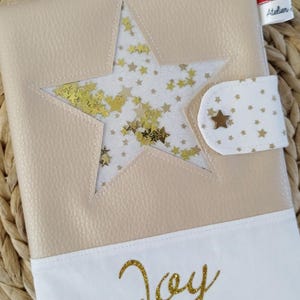 Funda para cartilla sanitaria infantil con estrellas doradas / regalo de nacimiento personalizado