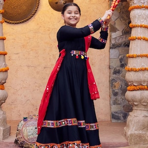 Girls&#39; Navratri Special Black Anarkali Kurta With Red Dupatta Set