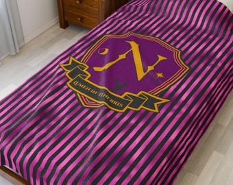 Готическое покрывало на заказ: плед Dark Academia для спальни и уютного декора в стиле ведьмы