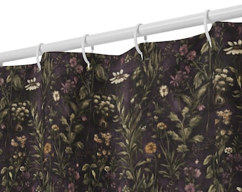 Cortina de ducha botánica oscura para baño estilo cottagecore, decoración gótica con helechos y margaritas.