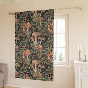 Panel de cortina de ventana con forma de hongo: cortinas opacas de estilo cottagecore oscuro
