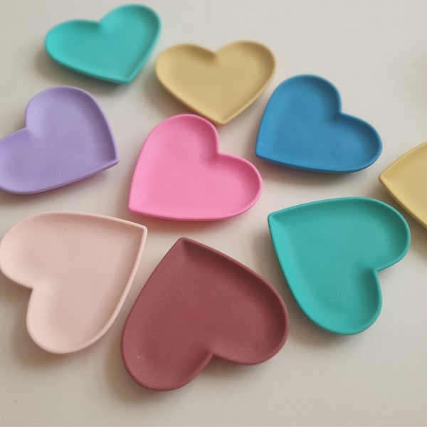 Heart shaped cute Jesmonite trinket tray | Various colours, hand-crafted | For small items, to catch-all, jewellery holder, bedside dish