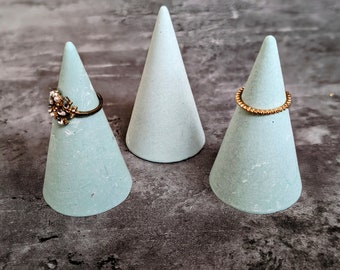 Sage Green Ring Cone, Small Bulk Gift, Minimalist Jewellery Holder for Engagement, Wedding Band, Bridesmaids Bulk Present, Vanity Table