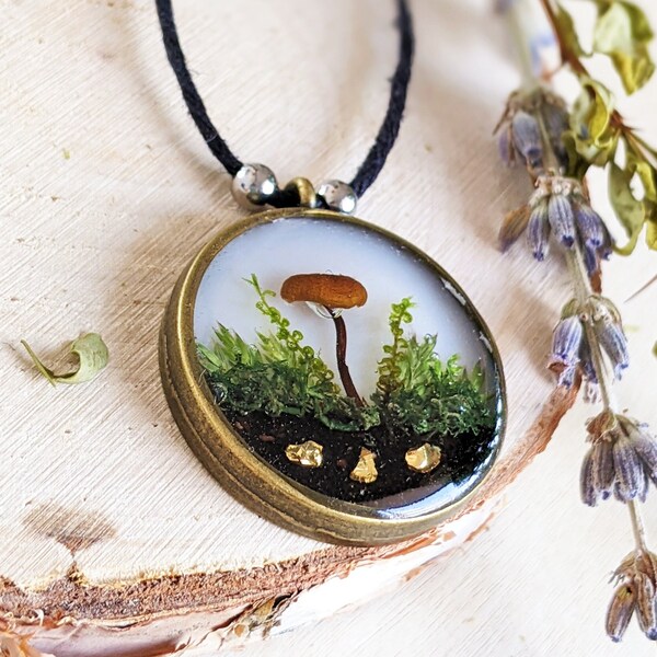 Real Mushroom Nature Resin Necklace / Round Terrarium Pendant / Handmade Woodland Jewelry / Witchy, Dark Cottagecore, Faerie Goth Gifts