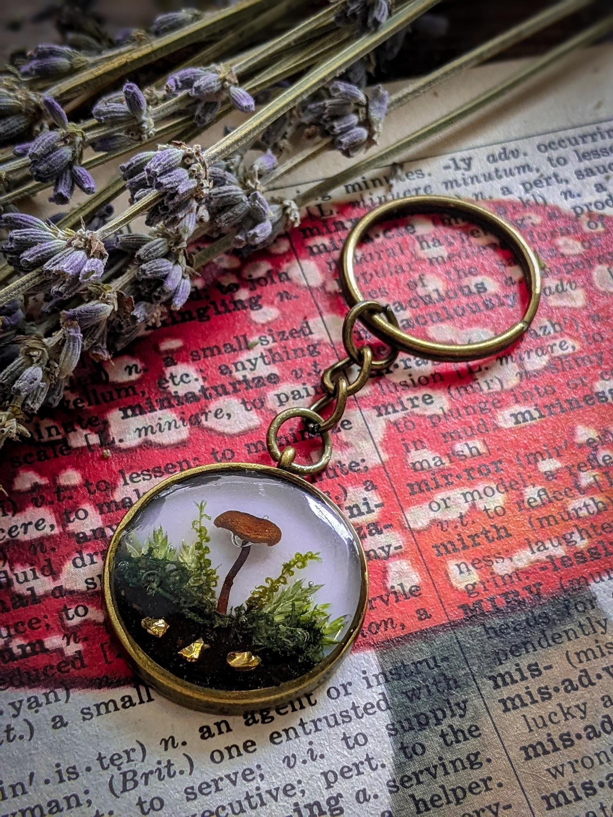 Mushroom Terrarium Keychain Round