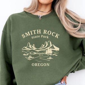 Smith Rock Sweater, Unisex Smith Rock Oregon Sweatshirt, Oregon Crewneck, Smith Rock State Park, High Desert, Hiking Climbing Camping