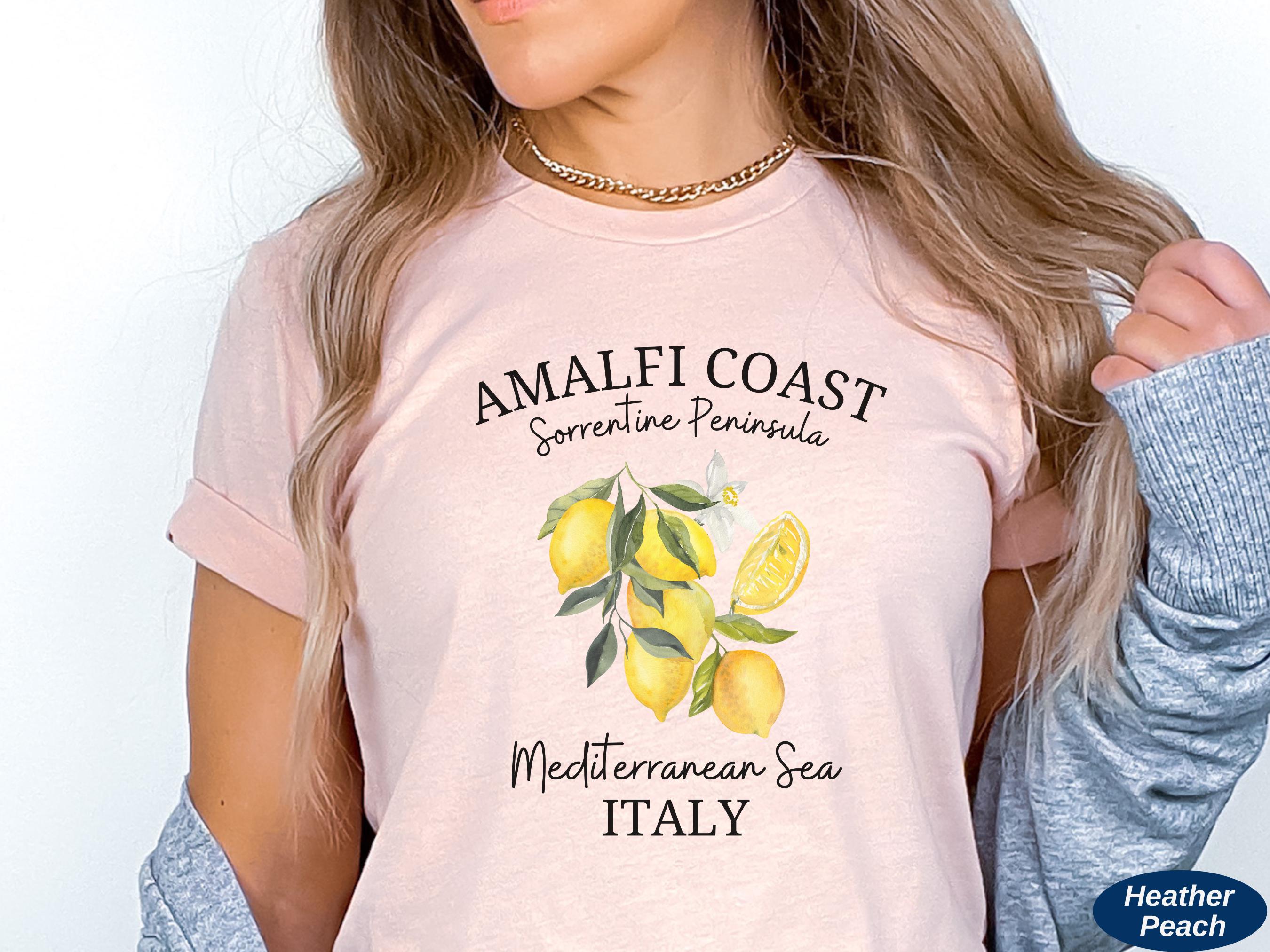 売れ筋商品|||セルフエスティーム カットソー トップス レディース Juniors' Amalfi Coast Graphic-Print T-Shirt Egret Amalfi Coast Shirt, Amalfi Clothes, Amalfi Lemons, Unisex