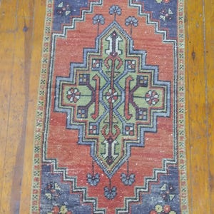 Handmade Oushak Wool Rug: 1.8x3.2 ft Vintage Turkish Rug