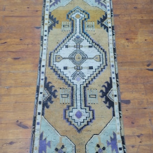 Vintage Oushak Runner Rug: Handwoven Turkish Wool Rug (2.1x4.10ft)