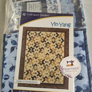 Yin Yang Red Pattern Print Bed Set Quilt