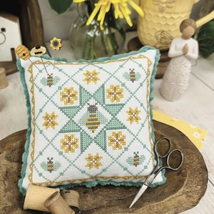 Honey Bee Quilt- Primrose Cottage Stitches