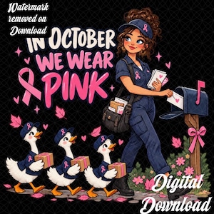 Puede incluir: Una ilustración digital que muestra a un cartero con uniforme azul oscuro y gorra con un lazo rosa, depositando correo en un buzón. Tres patos blancos con uniformes a juego llevan pequeños paquetes. Texto: IN OCTOBER WE WEAR PINK.